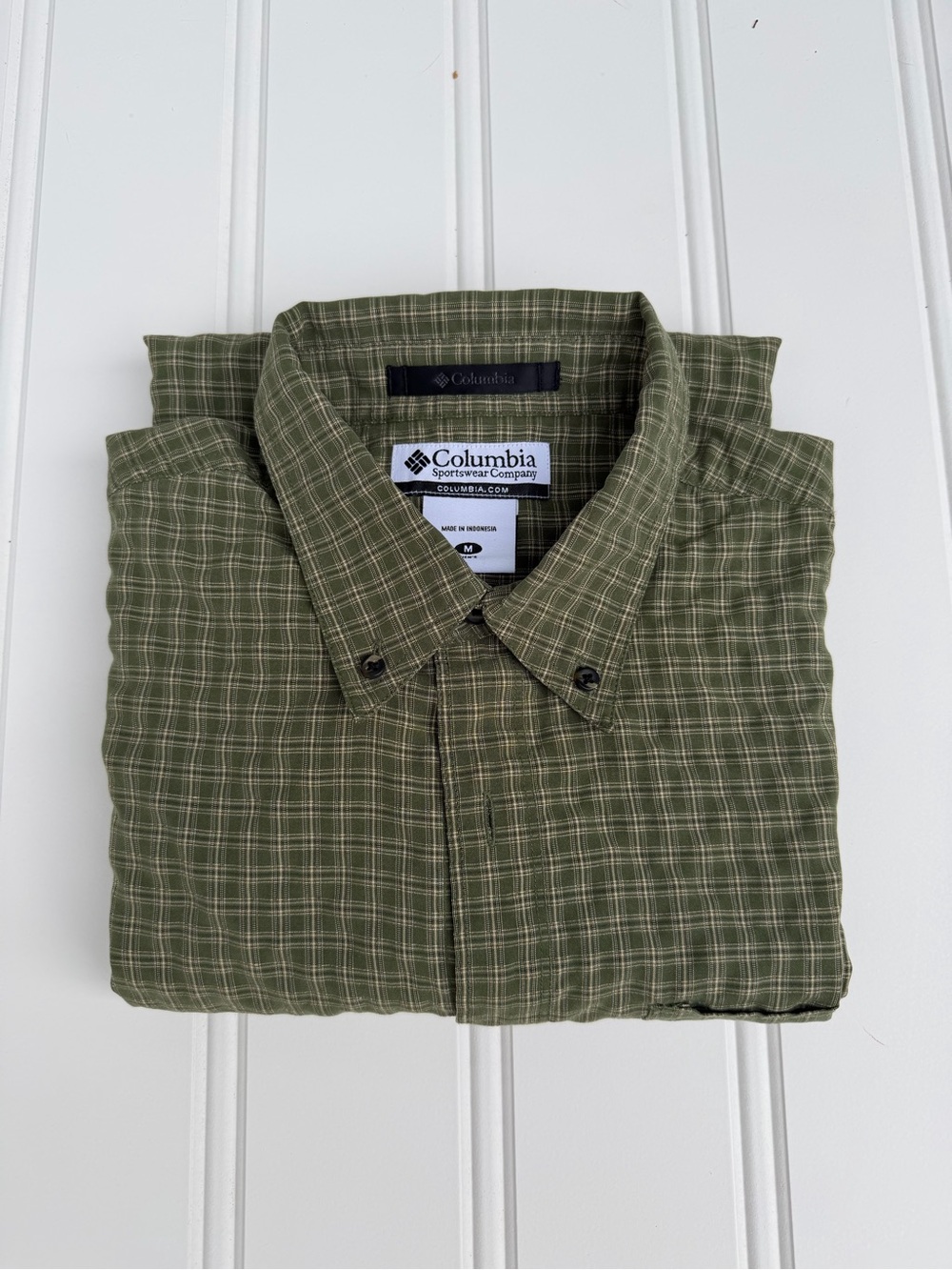 Columbia Olive Green Plaid Casual Button-Down Shirt - Size M